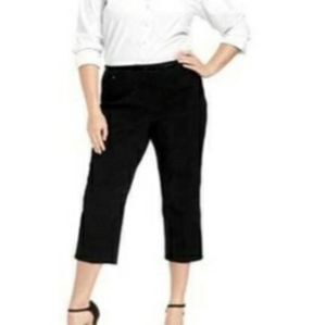 Style &Co.Gypsy Caravan Black Capris w/ Belt NWT